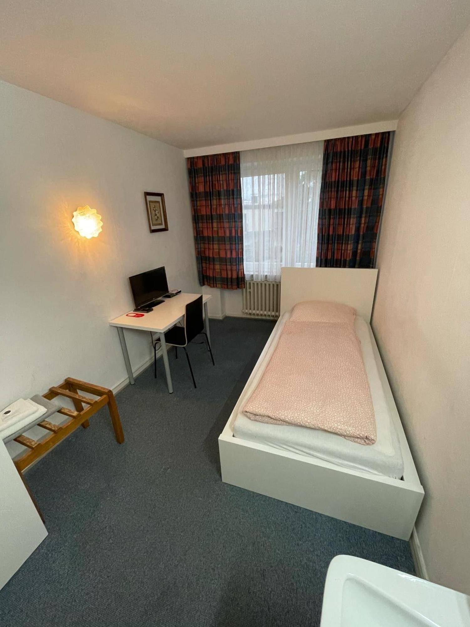 Haven Hotels - Hotel Am Stadion Leverkusen Room photo